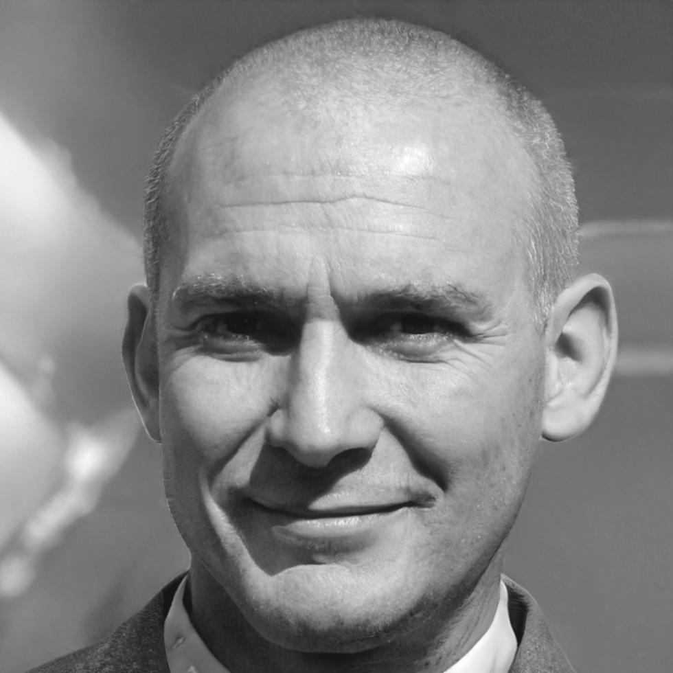 Portrait de Raphaël Devaux, expert en analyse financière